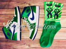 Load image into Gallery viewer, Custom Green bottom socks
