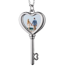 Load image into Gallery viewer, Heart key Necklace
